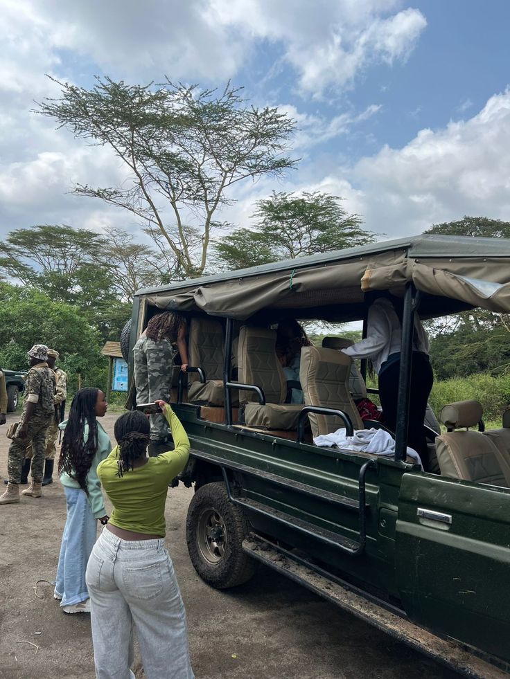 Group travel safari Uganda – shared adventure tour with Crane Adventure Safaris