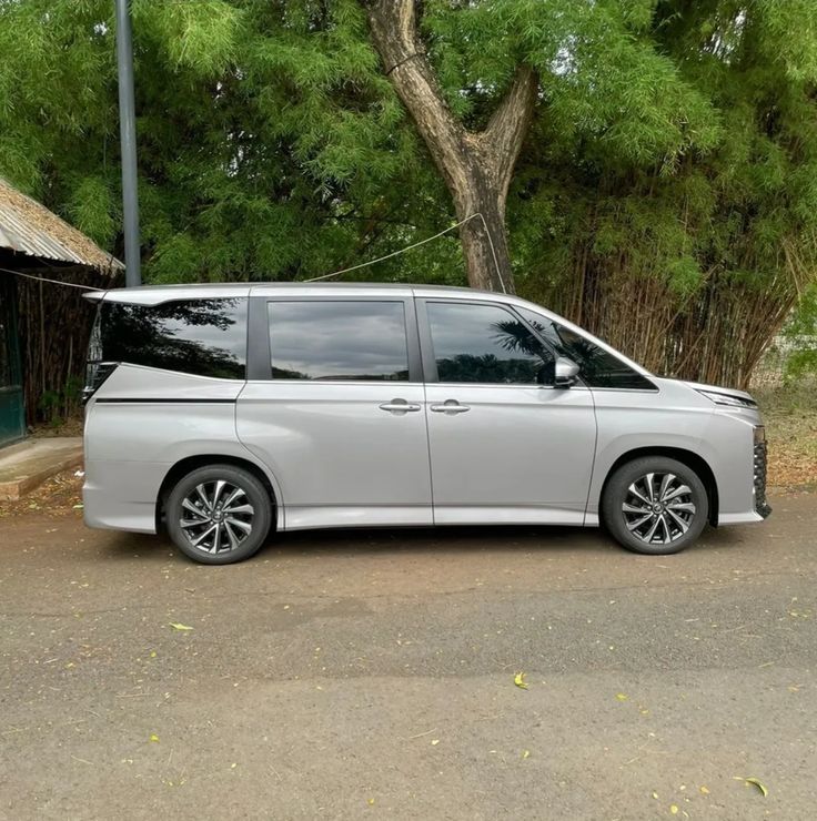 Toyota Noah van hire Uganda – family minivan rental