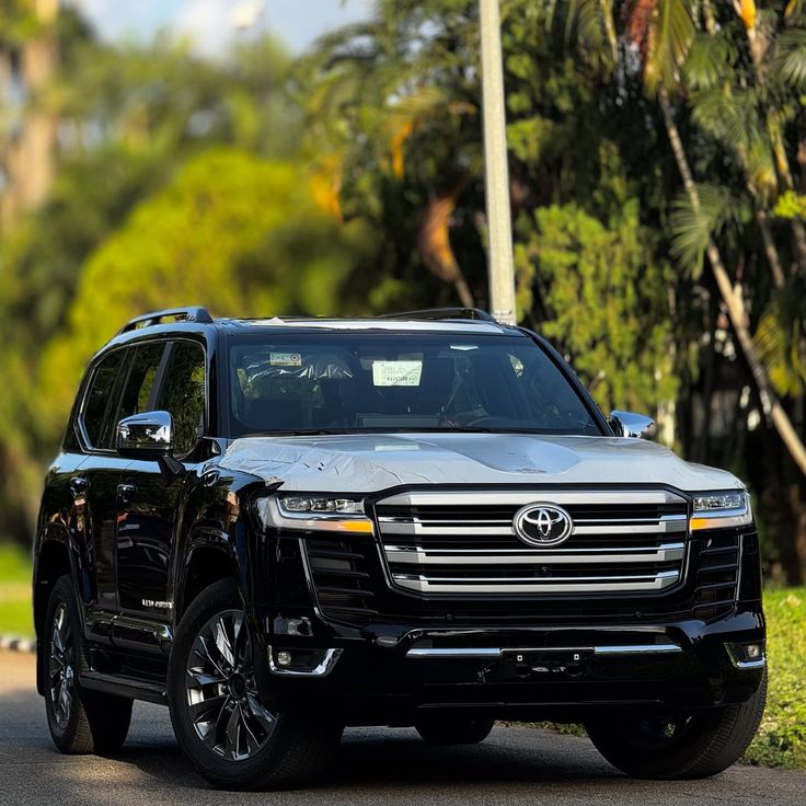 Toyota Land Cruiser V8 hire Uganda – powerful 4x4 SUV rental